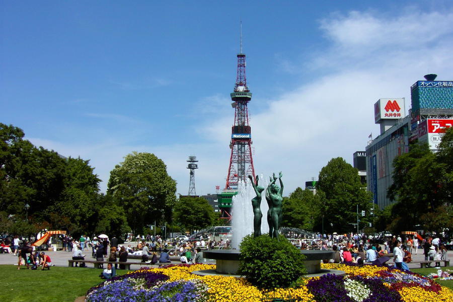 札幌大通り公園とテレビ塔1.jpg